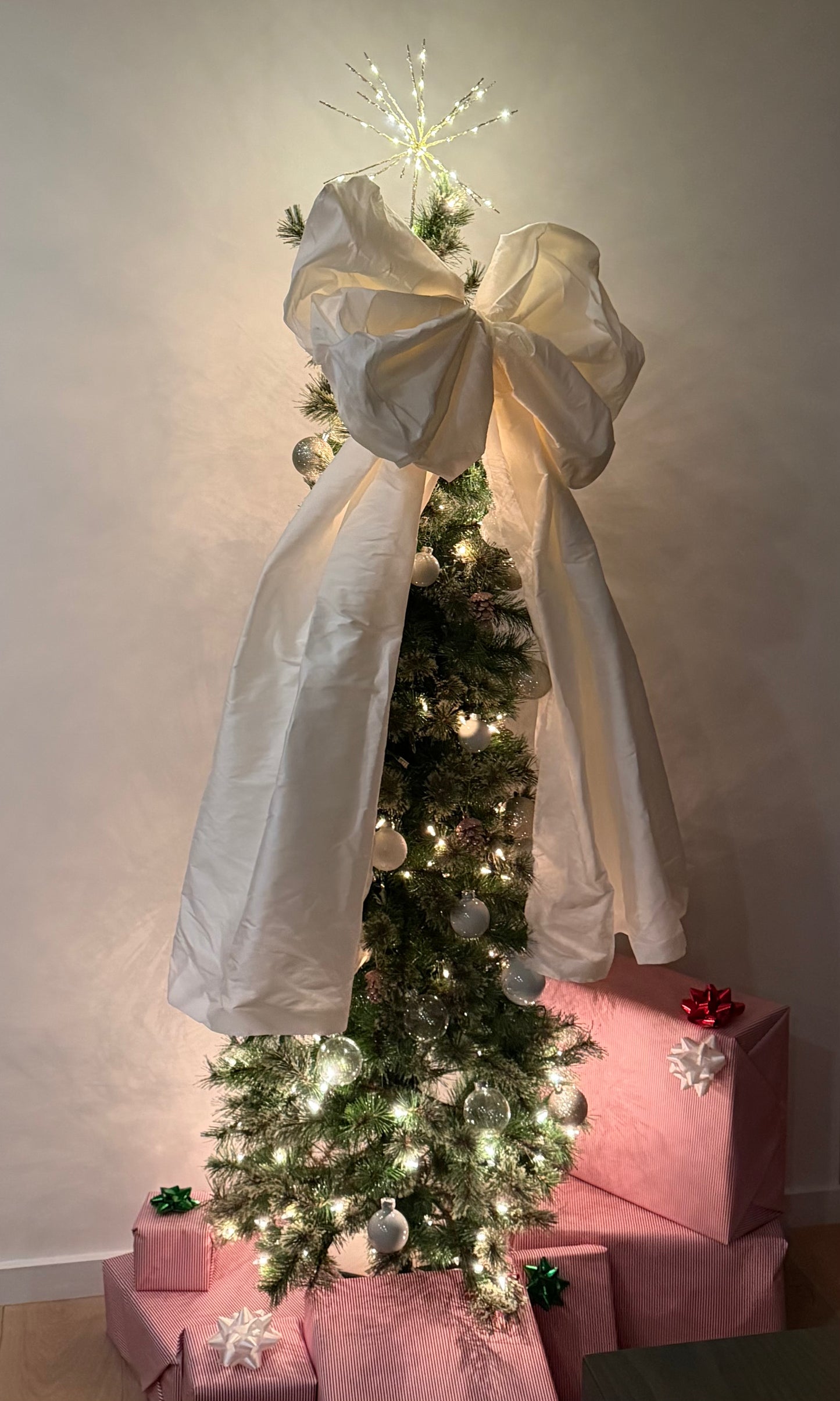 Big Ivory Silk Taffeta Bow